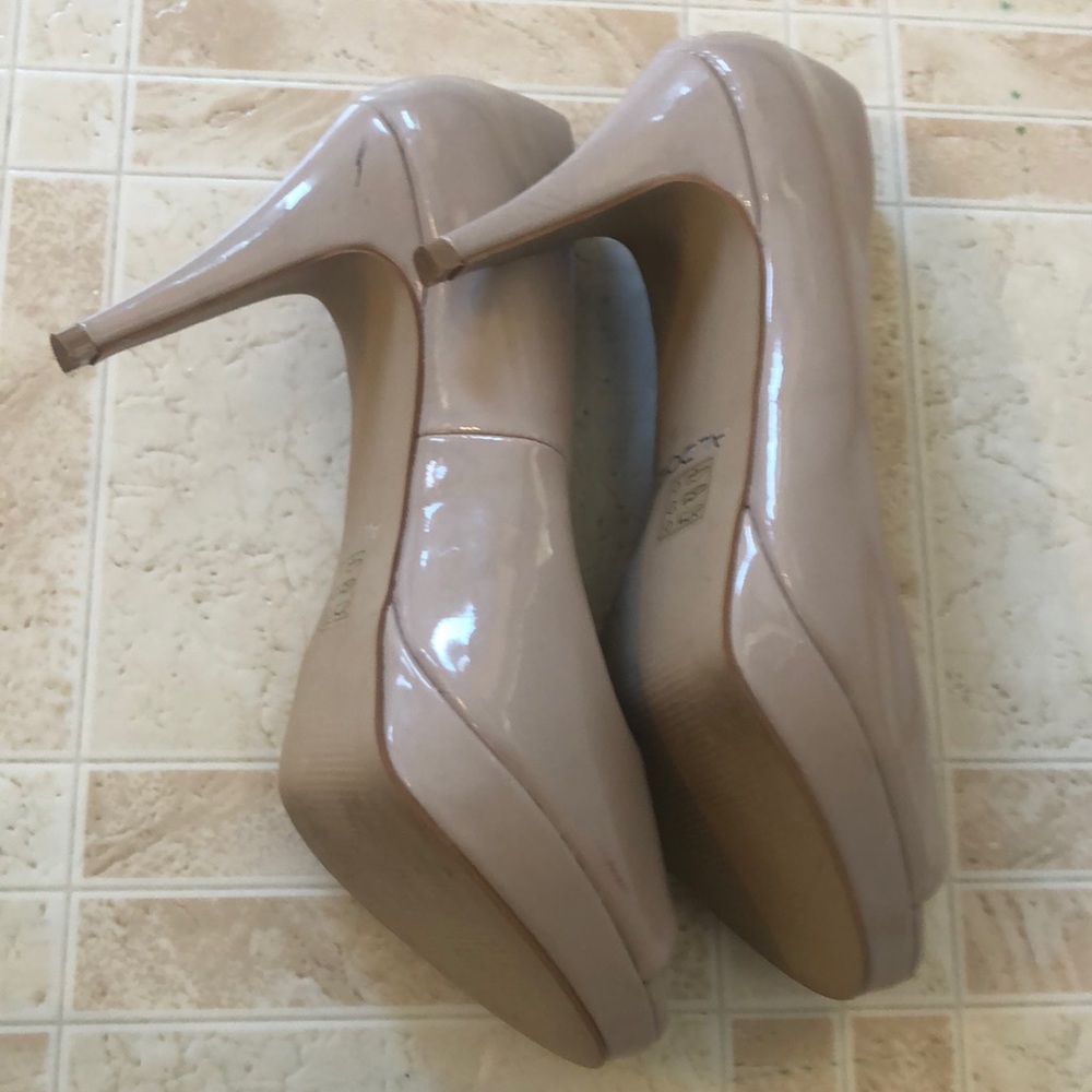 Shoes - Picture 4 of 8